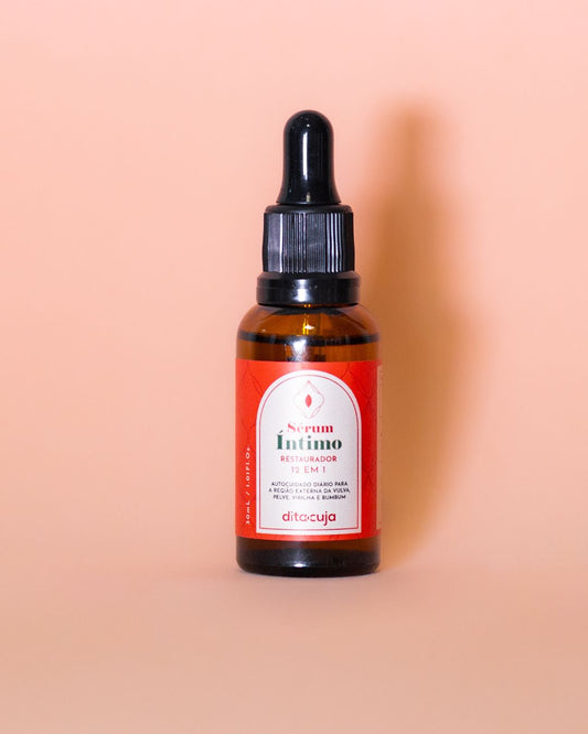 Fundo em salmão claro com Sérum íntimo ao meio, produto em embalagem em tons avermelhados