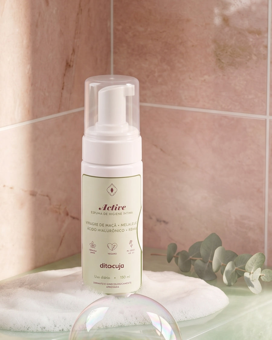  Espuma Active:  No banho, higienize a vulva com a espuma Active, com antimicrobianos naturais e sensação de frescor prolongada.